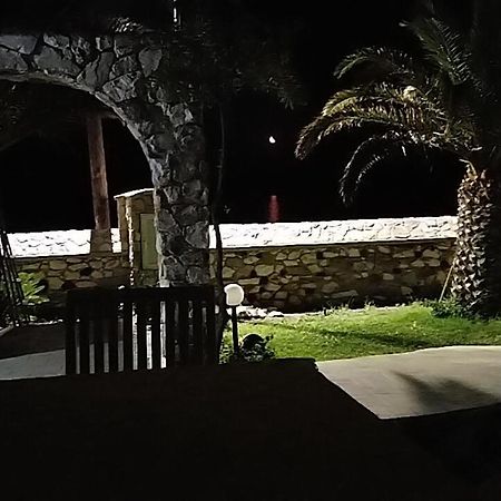 Το πετρινο Βίλα Αγία Μαρίνα Μικρολίμανου Εξωτερικό φωτογραφία